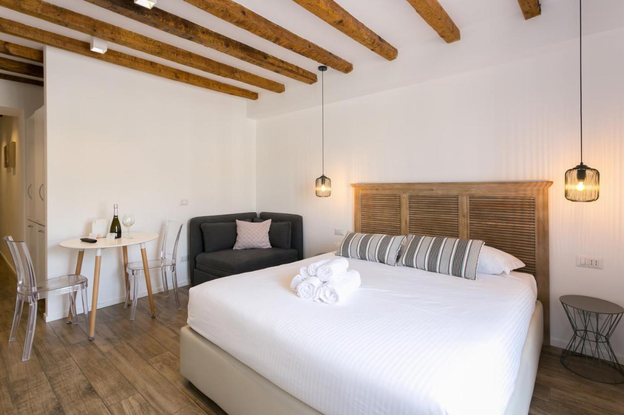 Navigli - Vigevano 45 & Casale 3A Studios Милан Номер фото